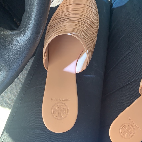 COPY - COPY - Beautiful leather Tory Burch Flats - Picture 2 of 4